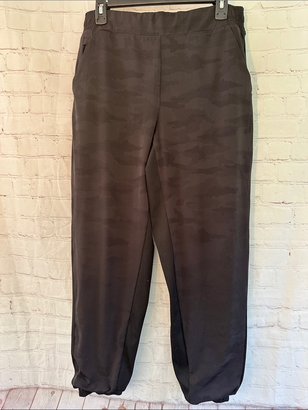 Athleta Lined High Rise Jogger Pants-288086 with zipper back pockets size 10